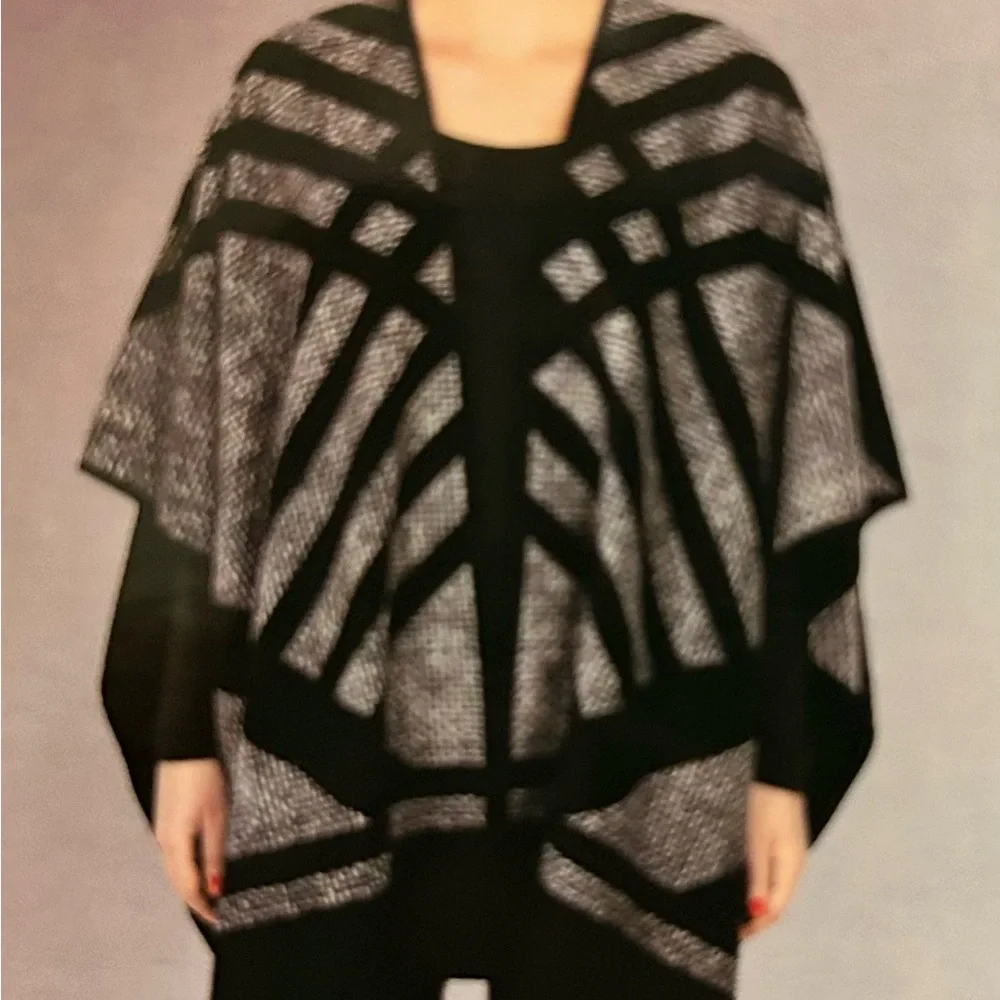 Black and Gray Geometric Reversible Wrap
